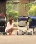 【若妻パンチラadaruto盗撮動画】公園で子供を連れたミニスカ奥様たちがパンツ丸見え状態で会話に夢中になってる！